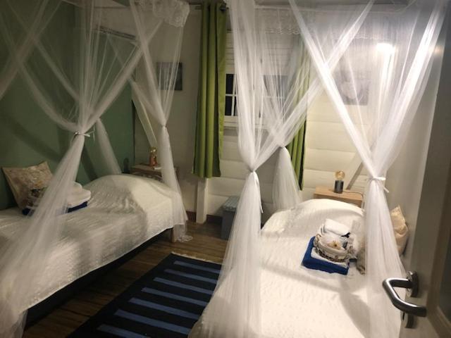 Habitation Baliache - Maison Creole Avec Jardin Privatif, Plage A 200M Деше Экстерьер фото